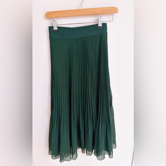 Aritzia Wilfred Twirl Pleated Skirt - Picture 3 of 10